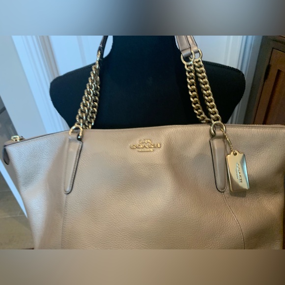 Coach Gold Leather and Chain Women's Bag - Picture 4 of 13